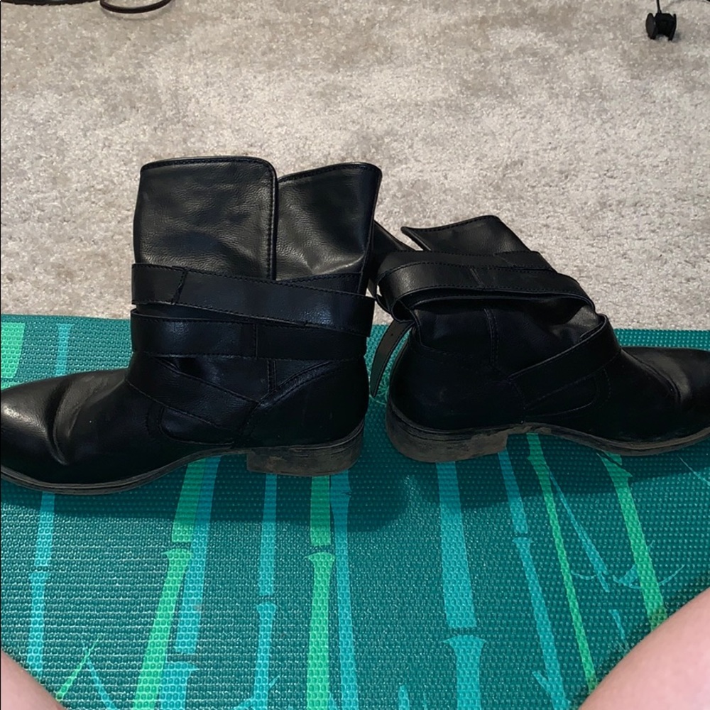 Shoes - Picture 4 of 5